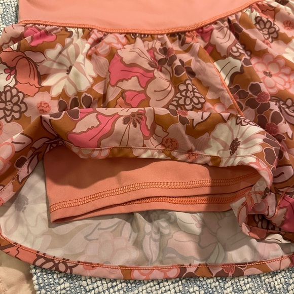 LOT of 2 Women’s LABJOY Green and AERIE Floral Athletic Shorts Sz L - Picture 3 of 13